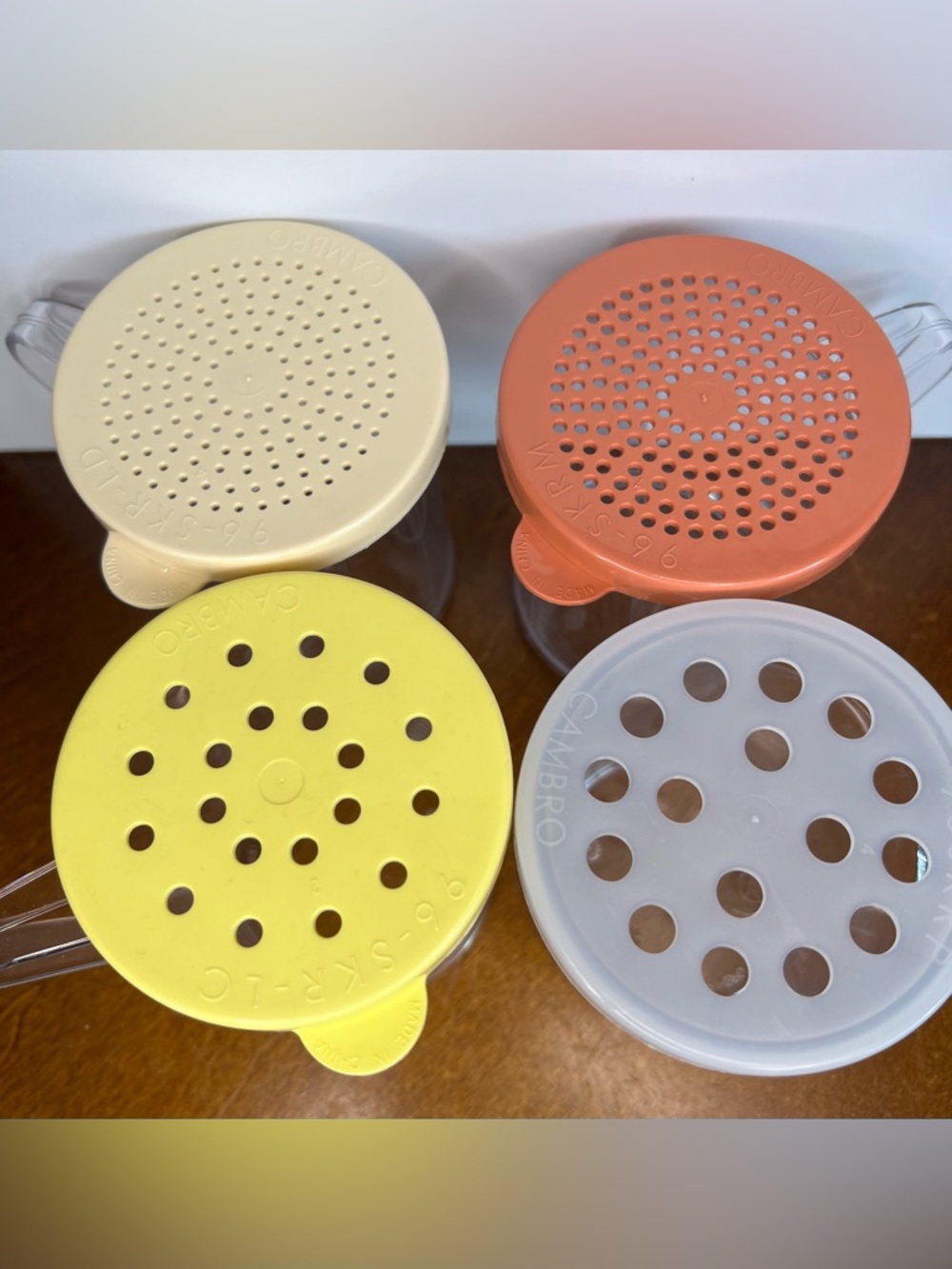4 Cambro 10 oz Shakers w/ Removable Lid, seasonings, cheese, BBQ, salt, pepper - Picture 3 of 5